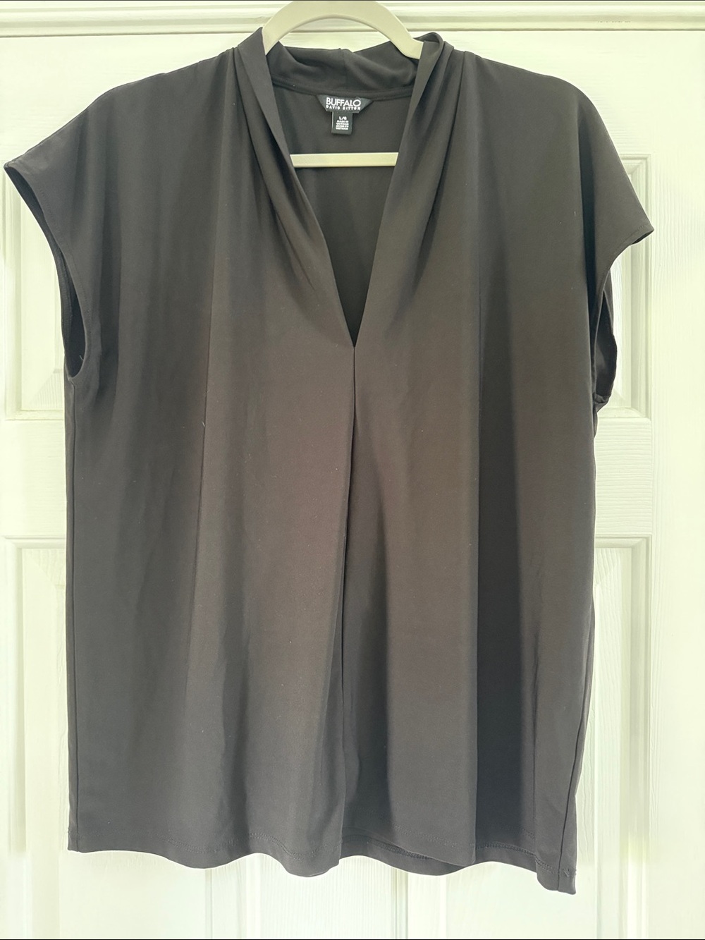 Buffalo David Bitton Black V-Neck Cap Sleeve Top